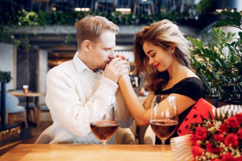 40岁女人会穿才优雅！经典款、剪裁合身、配饰点缀，太显气质