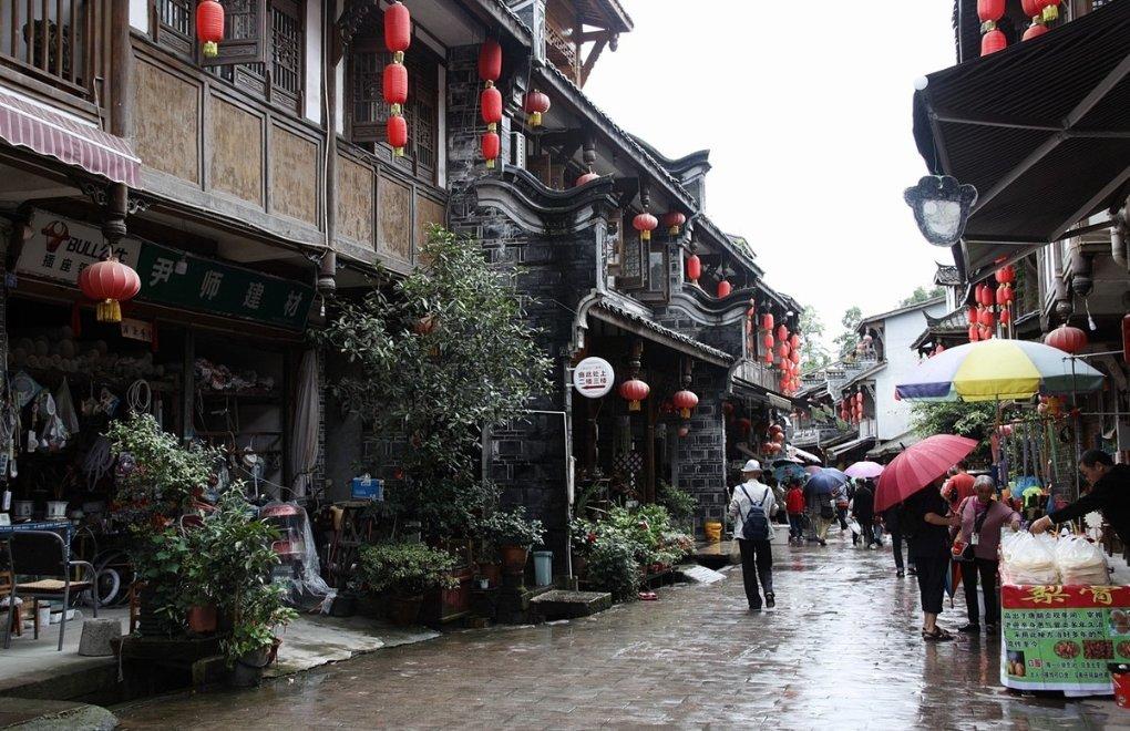 哥伦比亚山火持续一周：超2.5万公顷土地被烧焦 政府请求国际援助